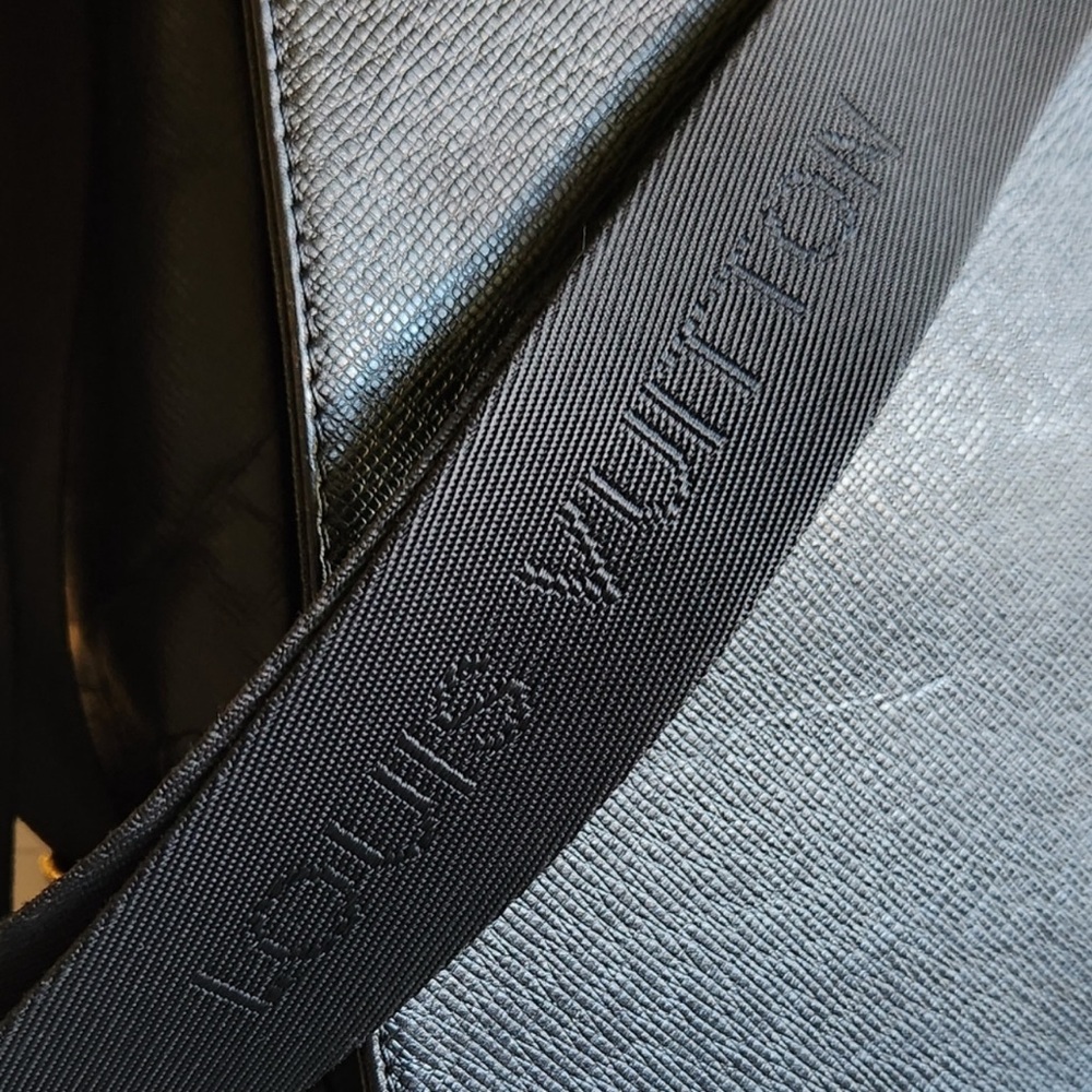 Louis Vuitton Elegant Black Messenger Bag - Picture 3 of 11